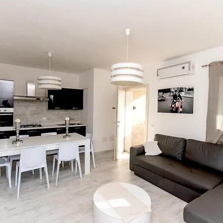 Marina House - Luxury Apartment, Sea View, Wi-fi, Aircon - Key To Apartment *