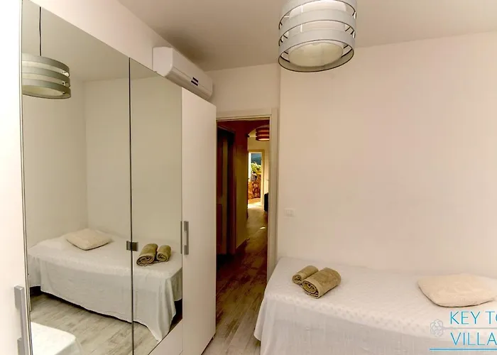 Marina House - Luxury Apartment, Sea View, Wi-fi, Aircon - Key To Appartement *