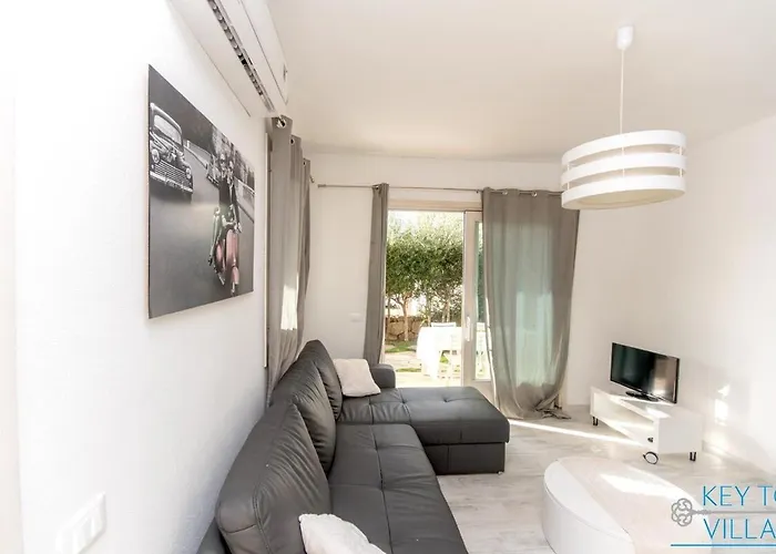 Marina House - Luxury Apartment, Sea View, Wi-fi, Aircon - Key To Appartement