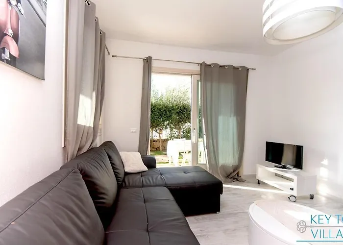 Marina House - Luxury Apartment, Sea View, Wi-fi, Aircon - Key To