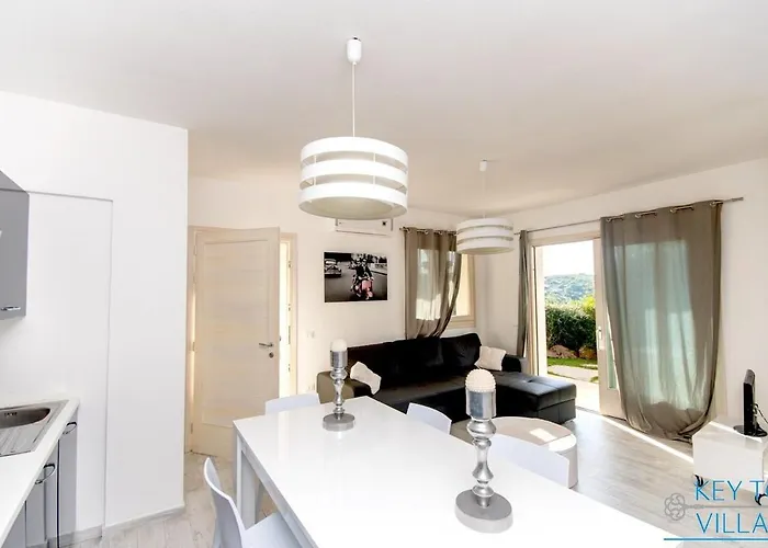 Marina House - Luxury Apartment, Sea View, Wi-fi, Aircon - Key To Appartement Castelsardo