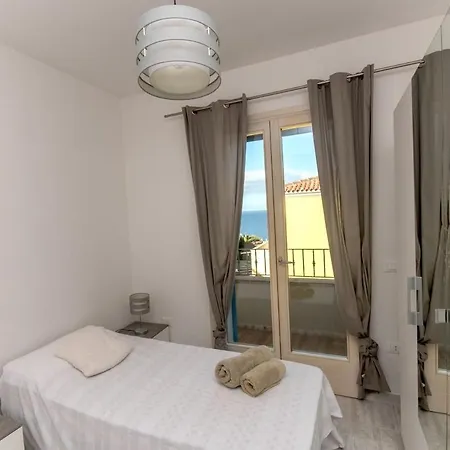 Marina House - Luxury Apartment, Sea View, Wi-fi, Aircon - Key To