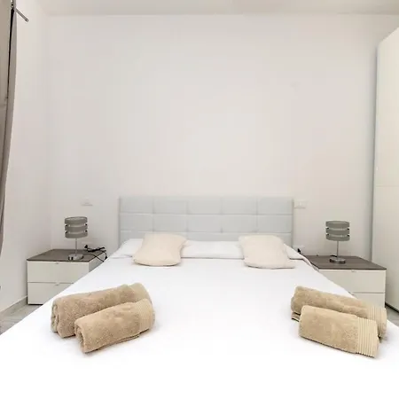 Marina House - Luxury Apartment, Sea View, Wi-fi, Aircon - Key To *