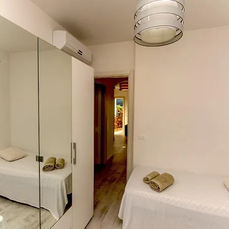 Marina House - Luxury Apartment, Sea View, Wi-fi, Aircon - Key To Apartament *