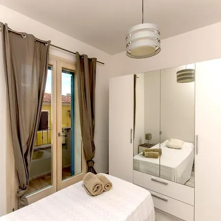 アパート Marina House - Luxury Apartment, Sea View, Wi-fi, Aircon - Key To カステルサルド