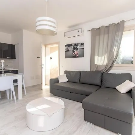 Marina House - Luxury Apartment, Sea View, Wi-fi, Aircon - Key To * カステルサルド