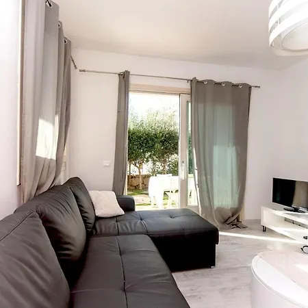 Marina House - Luxury Apartment, Sea View, Wi-fi, Aircon - Key To