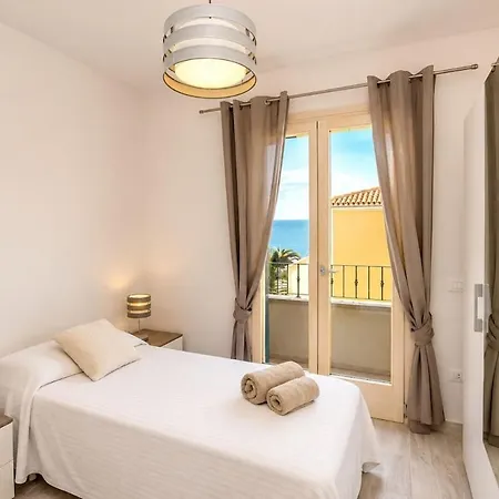 Marina House - Luxury Apartment, Sea View, Wi-fi, Aircon - Key To Appartamento Castelsardo