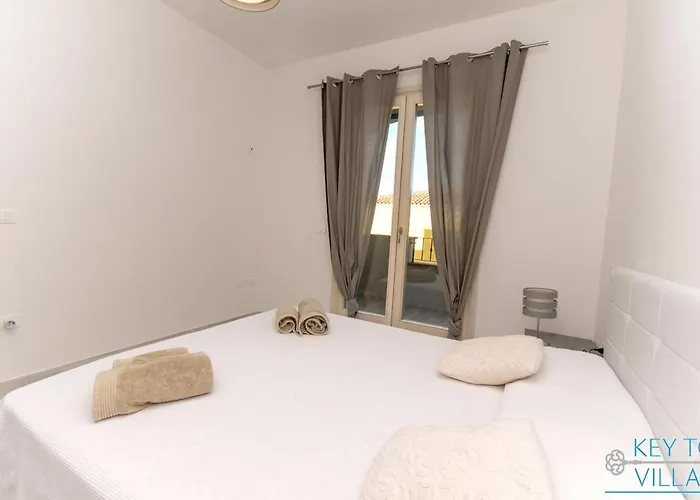 Marina House - Luxury Apartment, Sea View, Wi-fi, Aircon - Key To Castelsardo