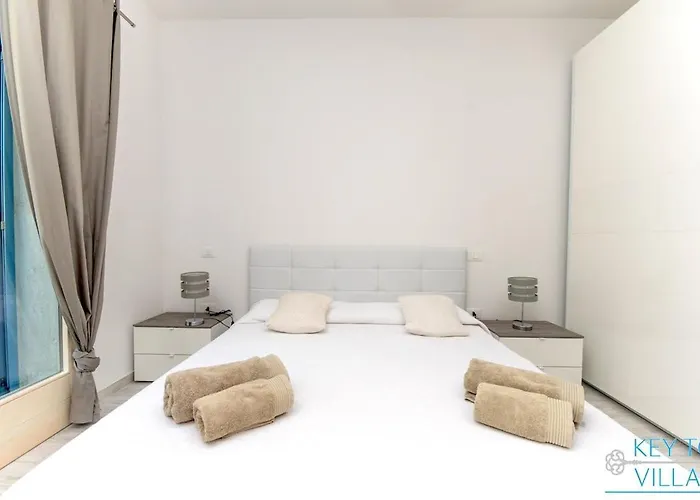 Marina House - Luxury Apartment, Sea View, Wi-fi, Aircon - Key To *
