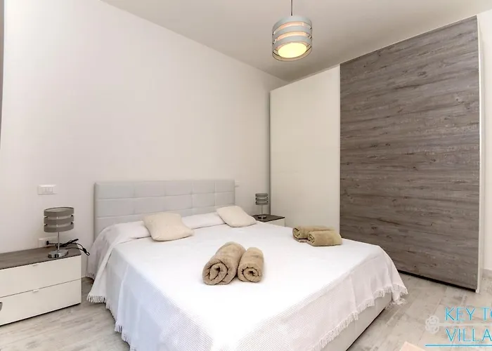Marina House - Luxury Apartment, Sea View, Wi-fi, Aircon - Key To Apartamento